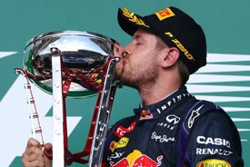 US GP: Vettel storms to victory 